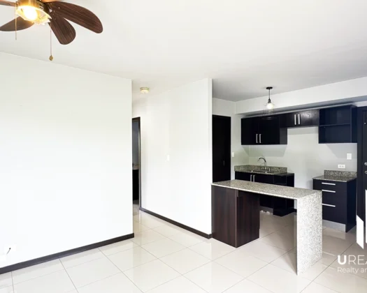 ¡Apartamento en venta a precio de oportunidad! Santa Ana – 2 Habitaciones + 2 Baños completos + 2 Espacios de parqueo.