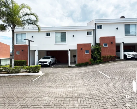 Ubicación premium, Casa de 3 habitaciones en Condominio. Guachipelín, Escazú. Precio de oportunidad $235,000