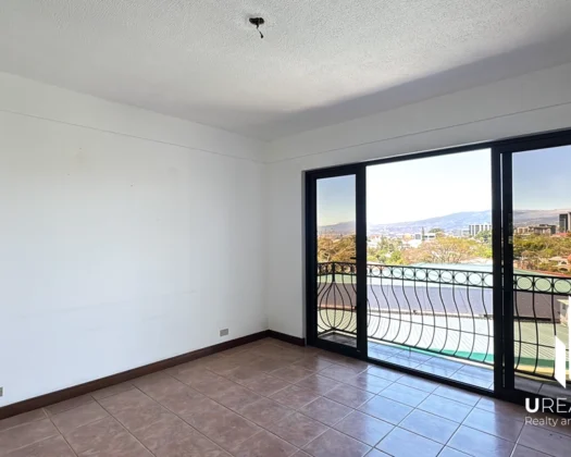 Se alquila elegante apartamento estilo colonial en Bello Horizonte, San Rafael de Escazú Precio de alquiler: $1,800 + IVA